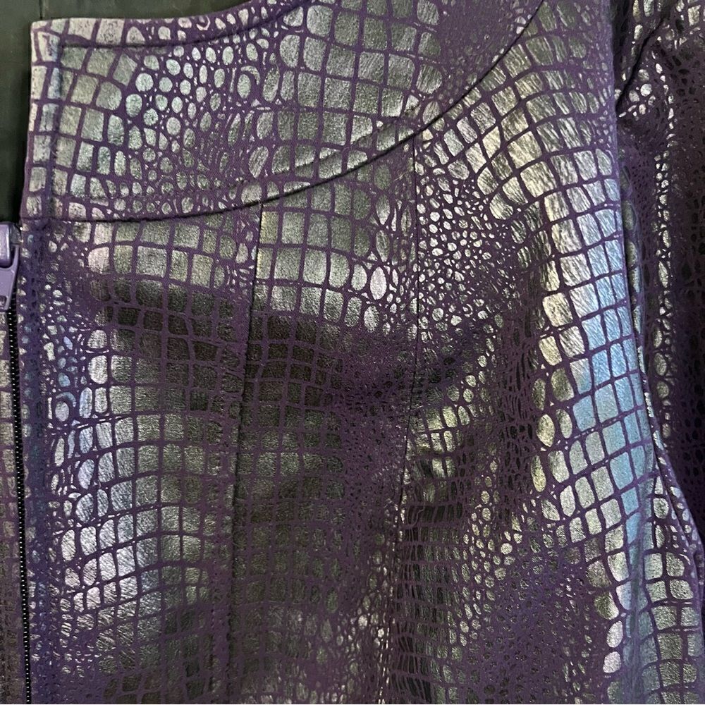 Susan Graver Style jacket size 1X faux reptile purple zip front fully lined - Picture 2 of 7
